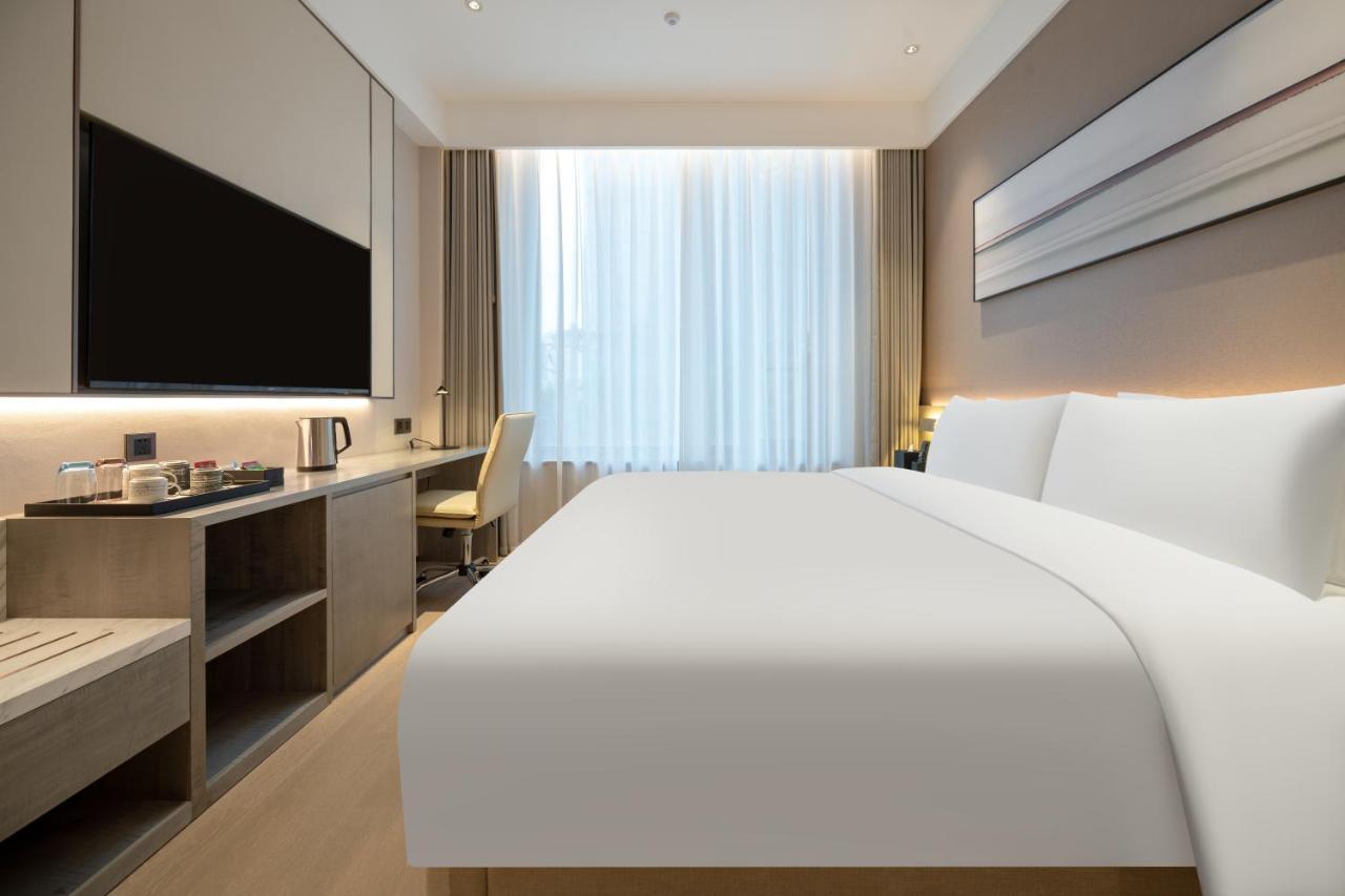 Отель Hyatt Place Linyi People Square Экстерьер фото