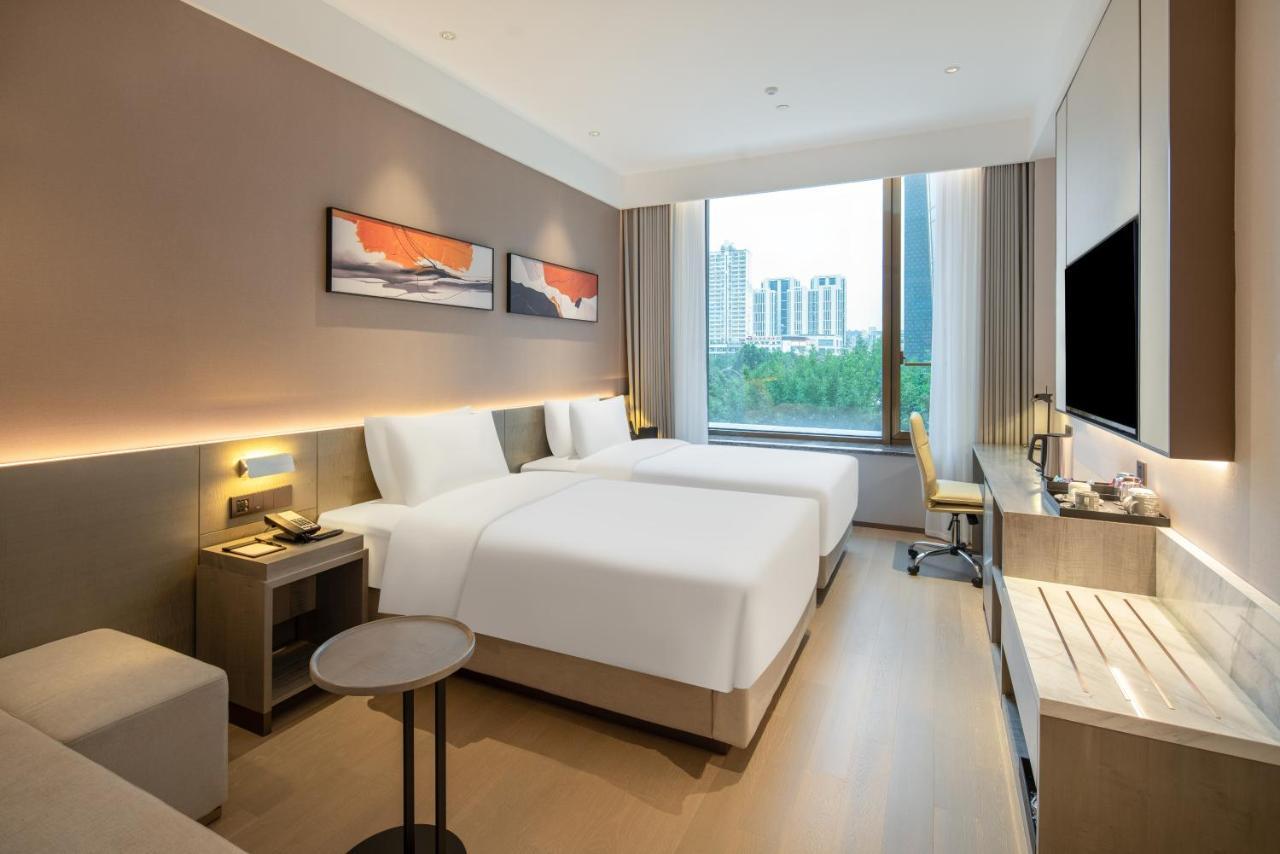 Отель Hyatt Place Linyi People Square Экстерьер фото