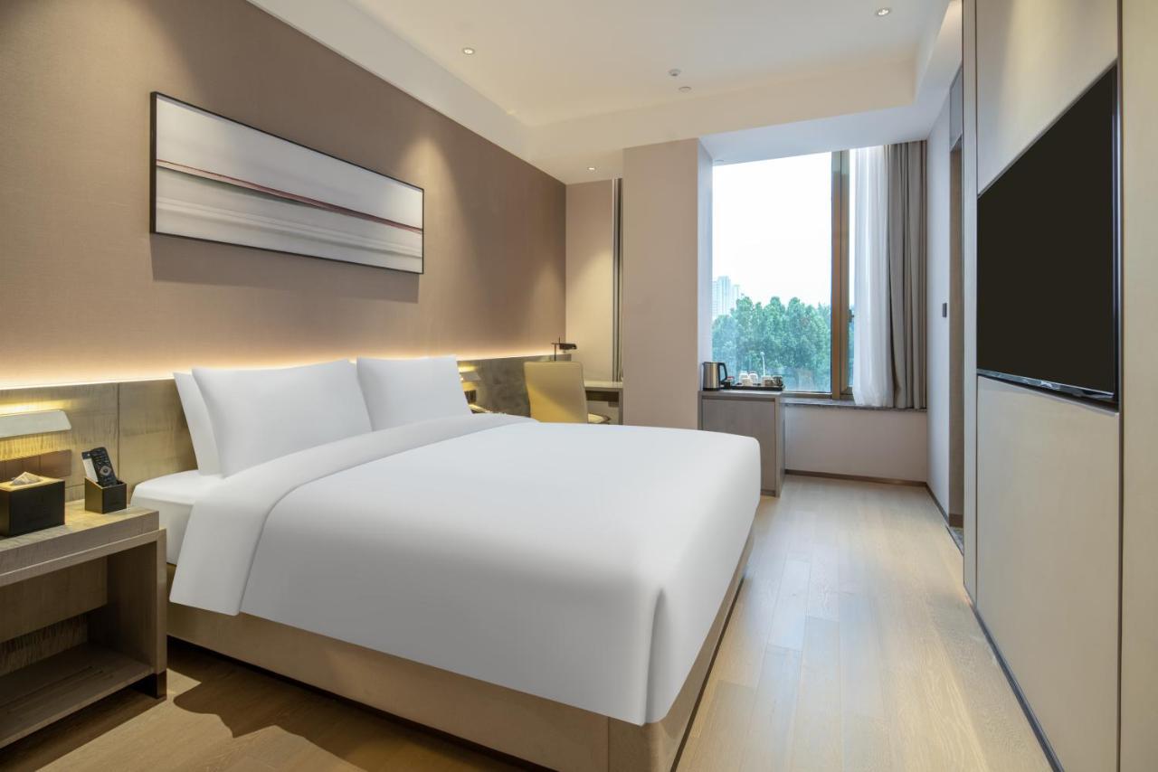 Отель Hyatt Place Linyi People Square Экстерьер фото